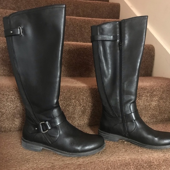 Black boots by Claire size 8.5m - Picture 2 of 5